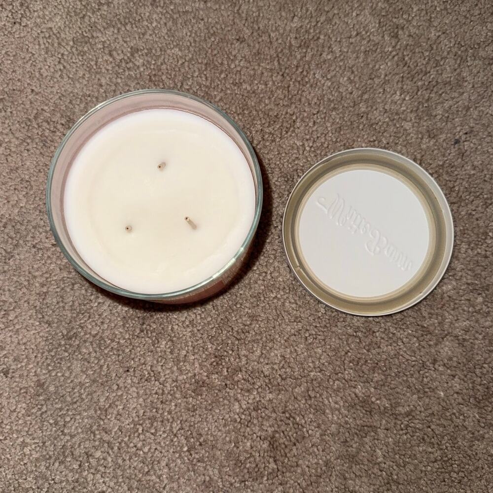 New Bath & Body Works White Barn Blush Geranium and Fern 3 Wick Candle - Picture 2 of 5